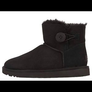 UGG - Like New - Mini Bailey Button II